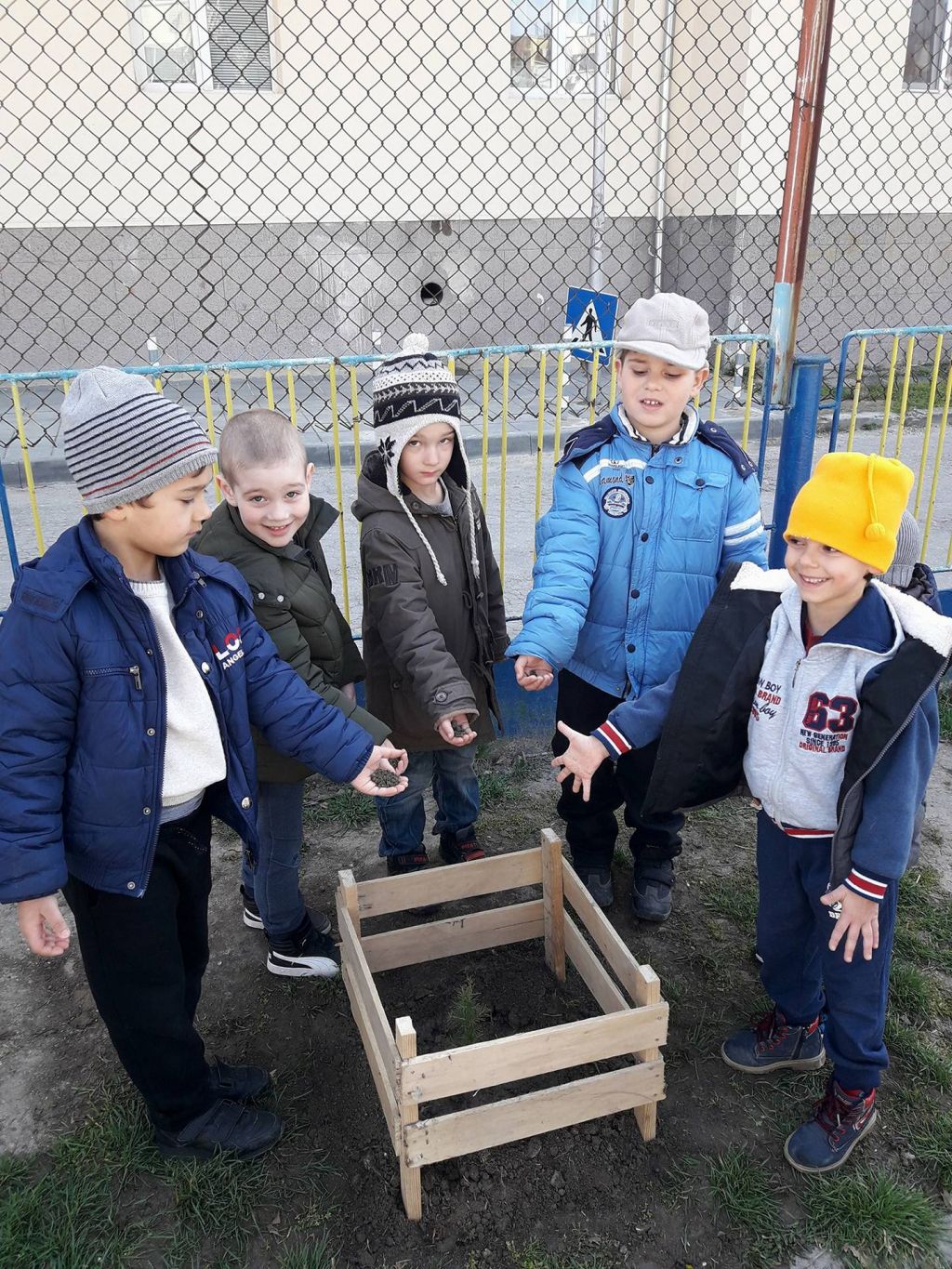 “Пролетта в двора на детската градина“  - ДГ 2 Щастливо детство - Варна