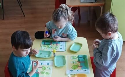 Пролетната магия върху листа - ДГ 2 Щастливо детство - Варна